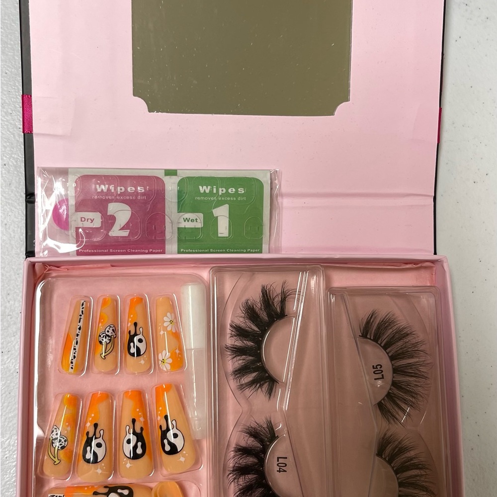 Press on nails set